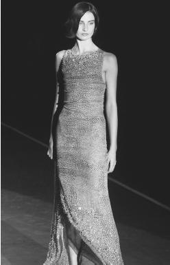 Badgley Mischka, spring 2001 collection: silver sequined gown. © AP/Wide World Photos.