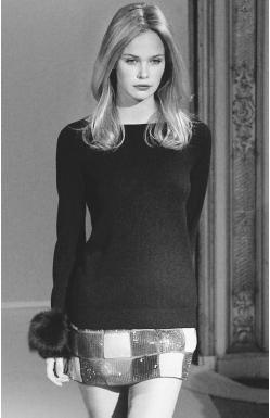 Pierre Balmain, fall/winter 2001-02 ready-to-wear collection: knit top and embroidered skirt. © AP/Wide World Photos.