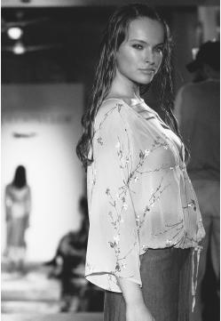 Paul Costelloe, spring 2000 collection: wrap top with a denim skirt. © AP/Wide World Photos.