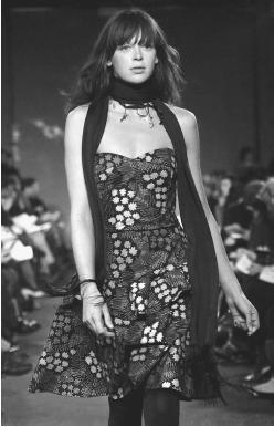 Marc Jacobs, fall 2001 collection: peplum dress. © AP/Wide World Photos.