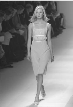 Strenesse Group, fall/winter 2001-02 collection. © AP/Wide World Photos.